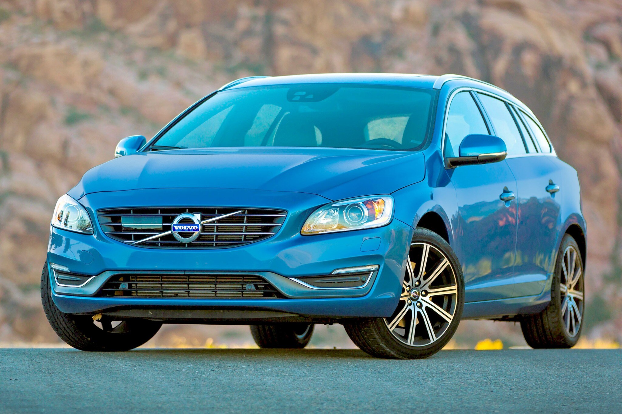 2016 volvo v60 wagon t5 drive e platinum fq oem 1 2048
