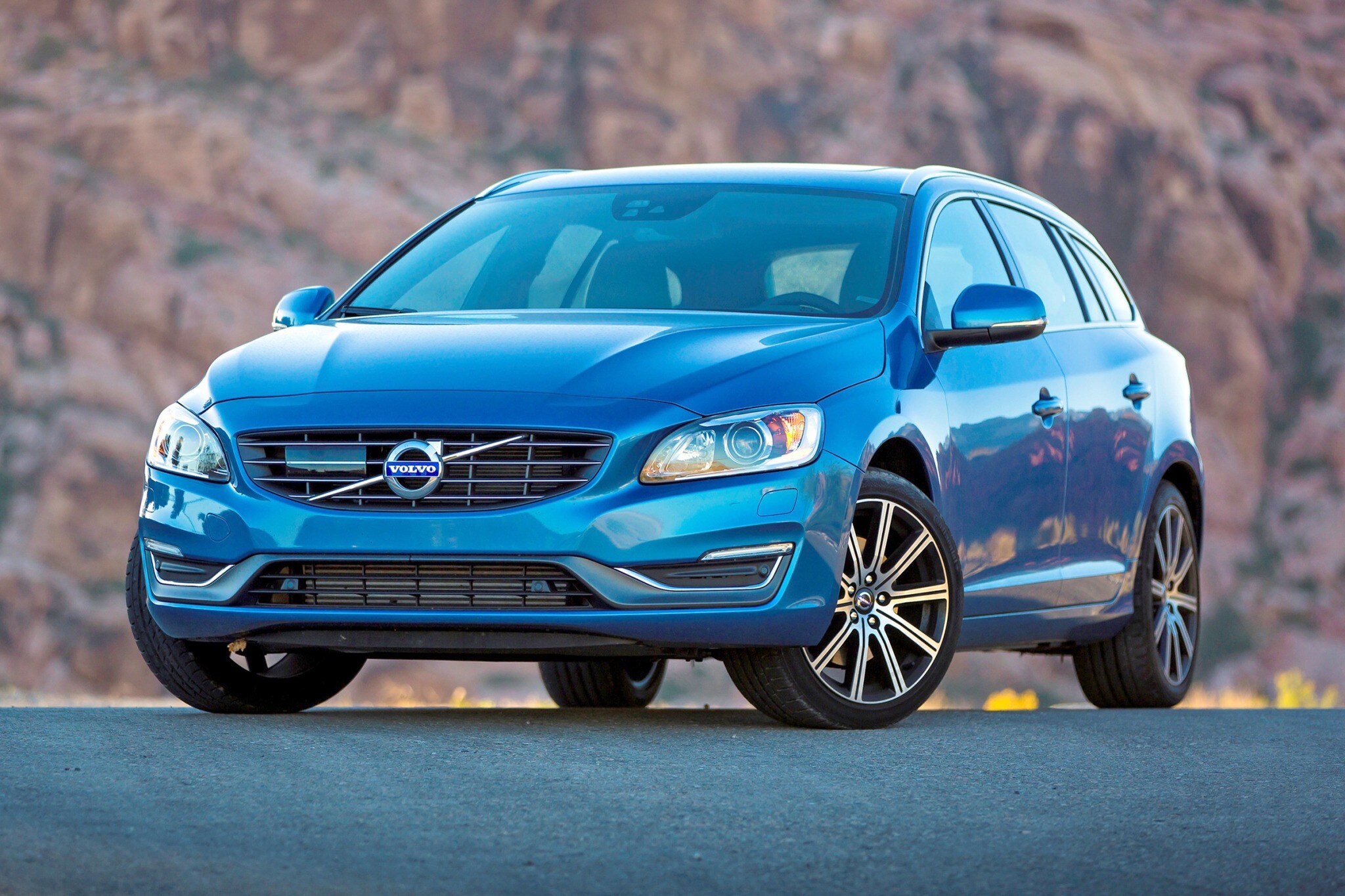 2017 volvo v60 wagon t5 platinum fq oem 1 2048