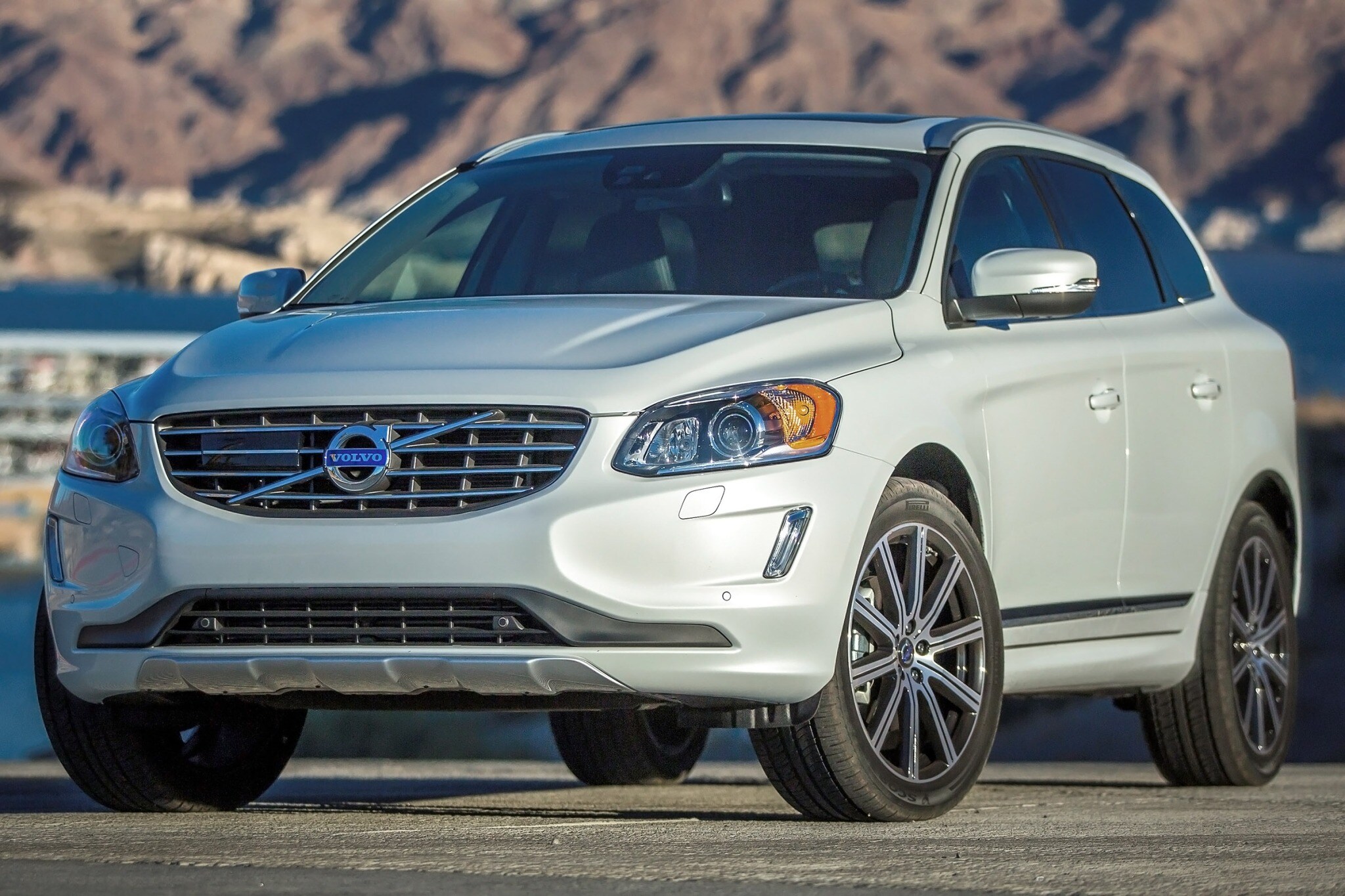 2015 volvo xc60 4dr suv t6 fq oem 1 2048