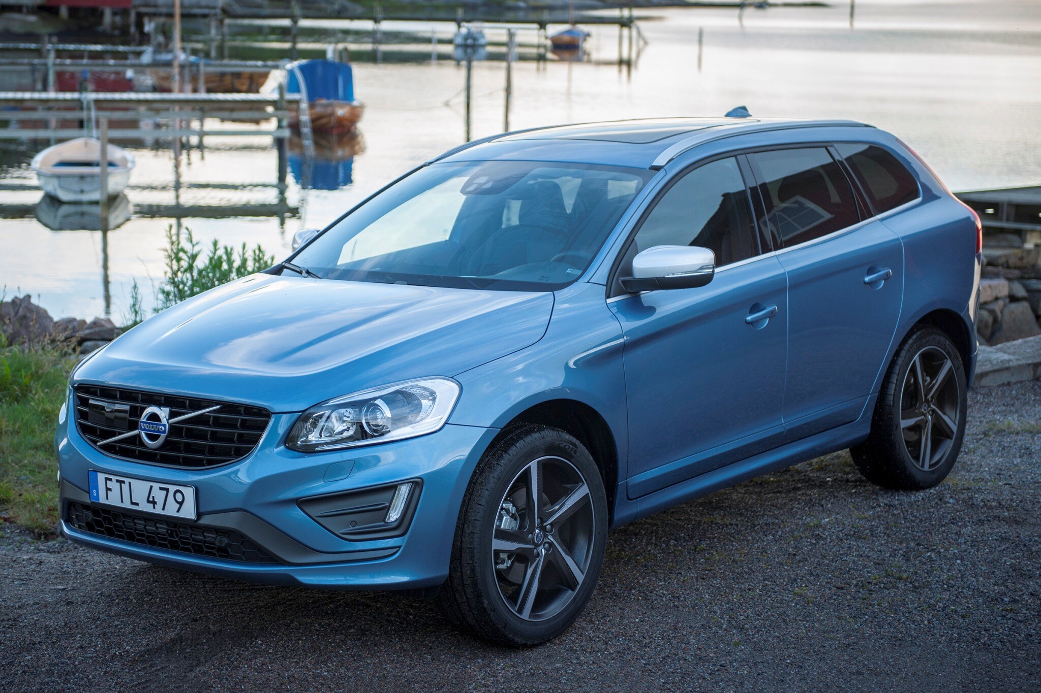 2017 volvo xc60 4dr suv t6 r design fq oem 1 2048