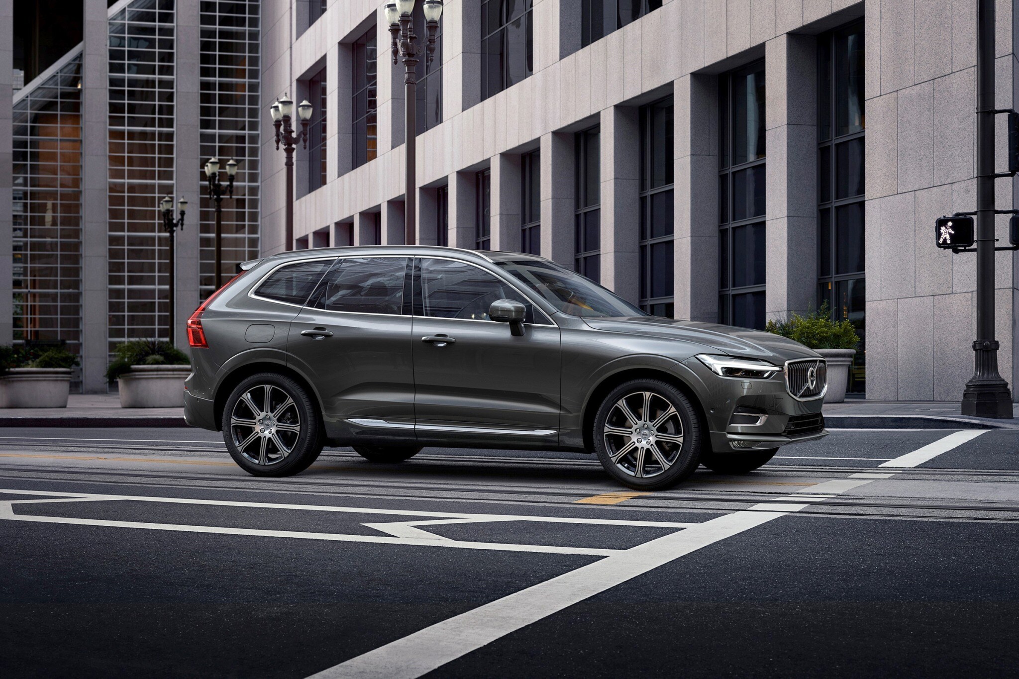 2018 volvo xc60 4dr suv t6 inscription fq oem 1 2048