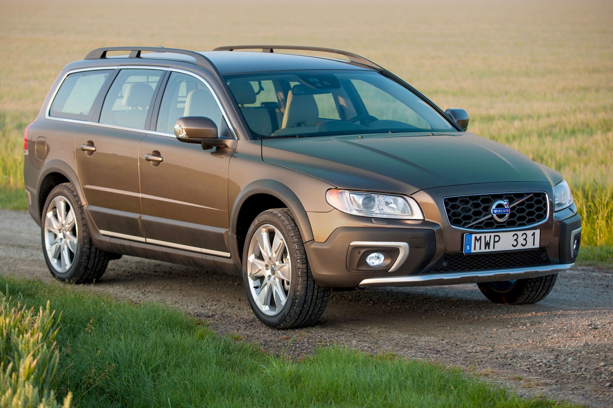 2016 volvo xc70 wagon t5 platinum fq oem 1 2048