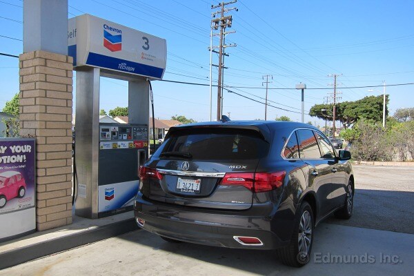 2017 Acura Mdx Edmunds Road Test We Ran A Little Over 1 000 Miles Of Mixed Driving In Our 2017 Acura Mdx During The Month June Averaging 19 33 Mile Per Gallon
