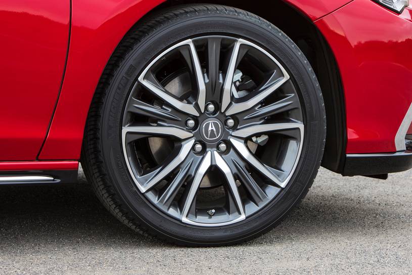 Acura RLX Sport Hybrid SH-AWD Sedan Wheel