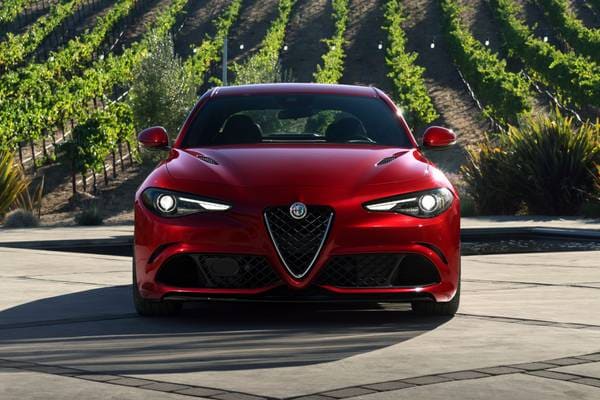 2020 Jaguar Xe Vs 2019 Alfa Romeo Giulia