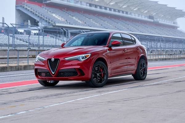 2019 Alfa Romeo Stelvio Vs 2018 Porsche Macan