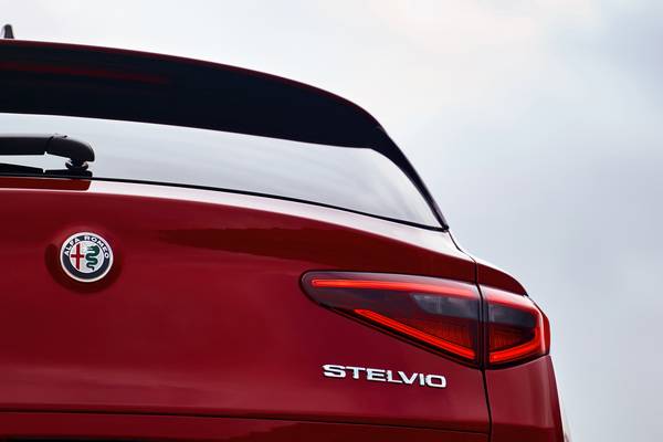 2020 Alfa Romeo Stelvio Vs 2020 Cadillac Xt4