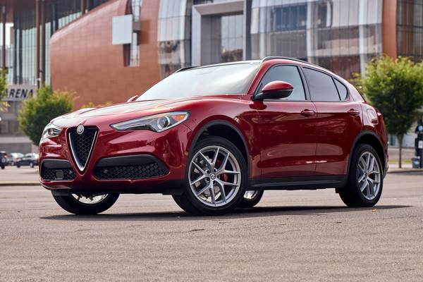 2019 Alfa Romeo Stelvio Vs 2018 Porsche Macan