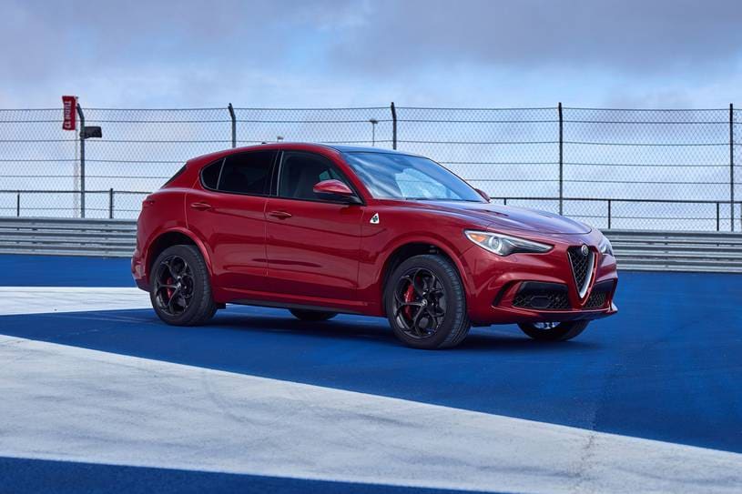 2022 Alfa Romeo Stelvio Pictures - 87 Photos | Edmunds