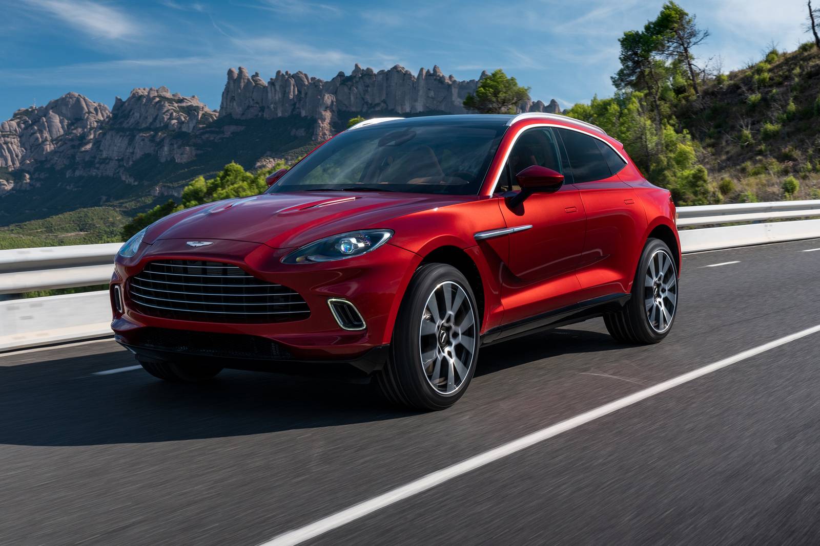 Aston Martin DBX セーフティカー 2021 2020-aston-martin-dbx-