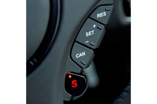 2015 Aston Martin Vanquish Coupe Aux Controls