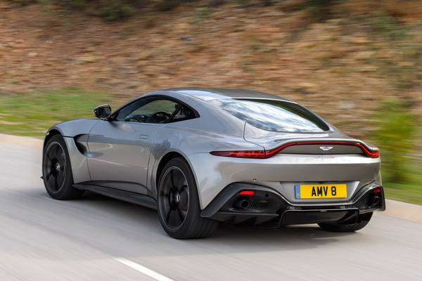 2019 Nissan Gt R Vs 2019 Aston Martin Vantage