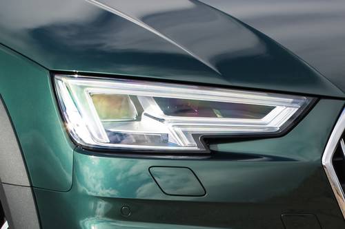 2018 Audi A4 allroad 2.0 TFSI Prestige quattro w/Prod. End 6/18 Wagon Headlamp Detail