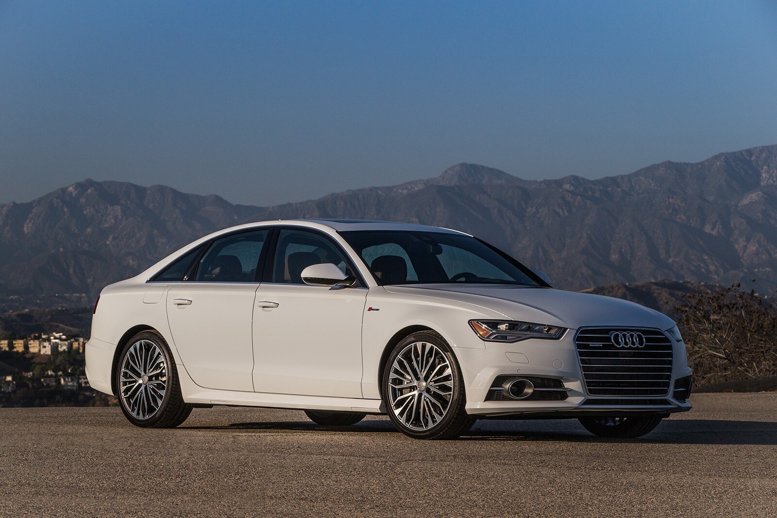 Best Midsize Sedans Top Rated Cars For 2018 Edmunds