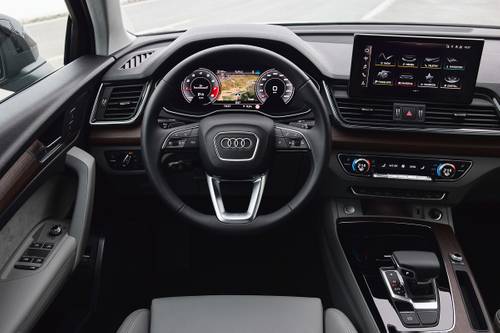 Audi Q5 Sportback Prestige S line 4dr SUV Steering Wheel Detail