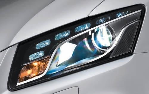 2009 Audi Q5 3.2 quattro Headlamp Detail