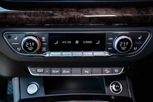 2019 Audi Q5 2.0 TFSI Prestige quattro 4dr SUV Center Console
