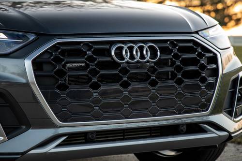 Audi Q5 Prestige S line 4dr SUV Front Badge