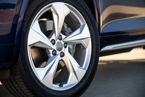 Audi Q5 Prestige S line 4dr SUV Wheel