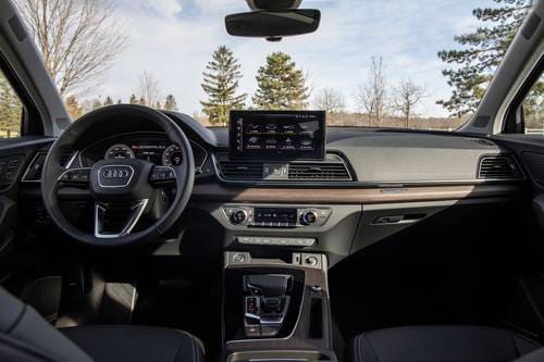 2025 Audi Q5 Prestige S line 4dr SUV w/55 TFSI e Dashboard
