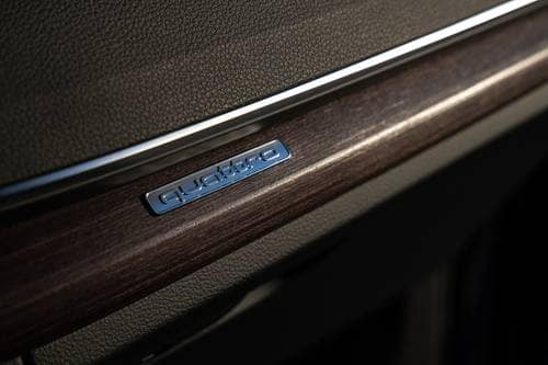 2025 Audi Q5 Prestige S line 4dr SUV w/55 TFSI e Interior Detail