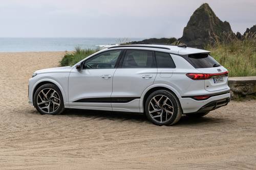 2025 Audi Q6 e-tron Prestige 4dr SUV Profile Shown