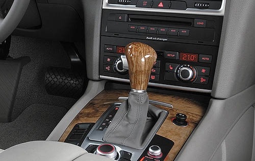 2007 Audi Q7 4.2 quattro Center Console
