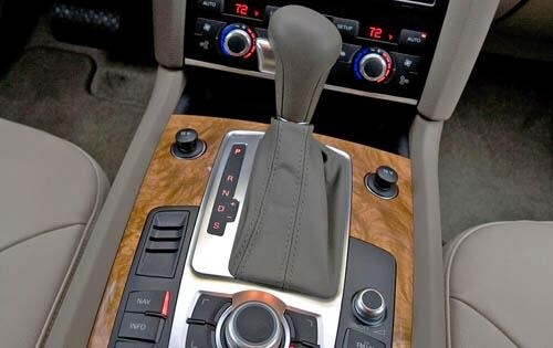 2010 Audi Q7 3.6 Premium quattro Center Console