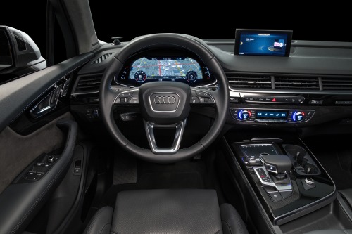 2018 Audi Q7 3.0T Prestige quattro 4dr SUV Steering Wheel Detail