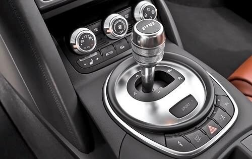 2010 Audi R8 quattro Center Console