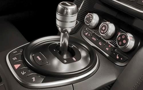 2010 Audi R8 5.2 quattro Center Console