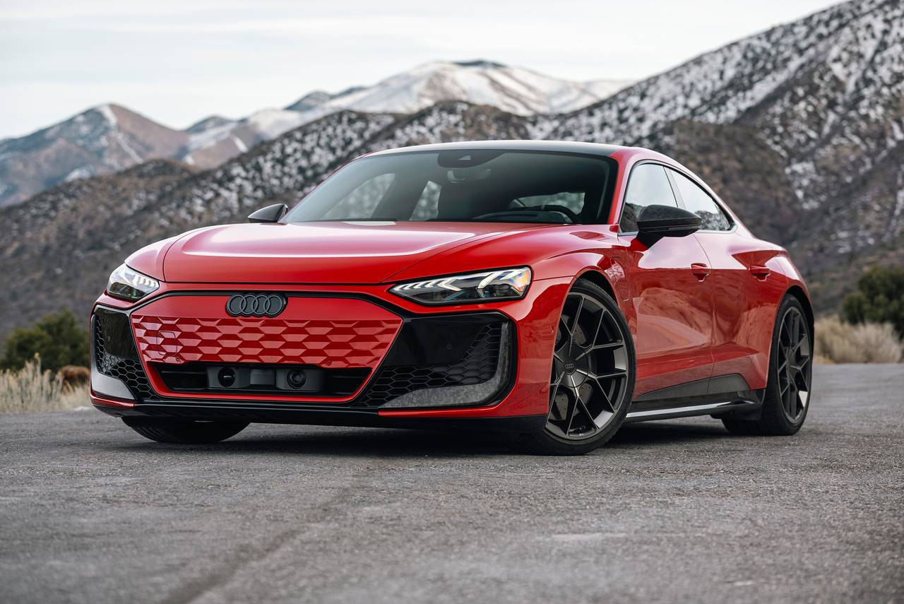 Audi RS e-tron GT 電動カー 2026 Audi RS e-tron GT Prices, Reviews, and Pictures | Edmunds