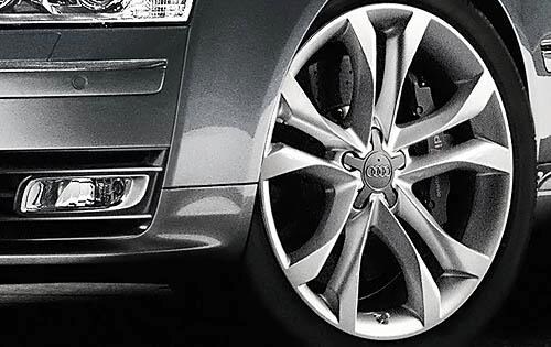 2009 Audi S8 quattro Wheel Detail