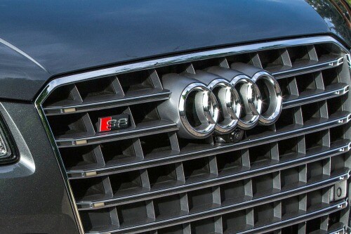 2017 Audi S8 plus quattro Sedan Front Badge