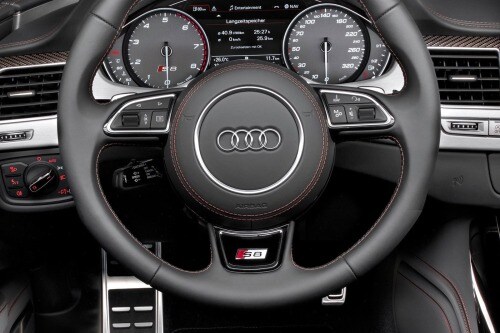 2017 Audi S8 plus quattro Sedan Steering Wheel Detail