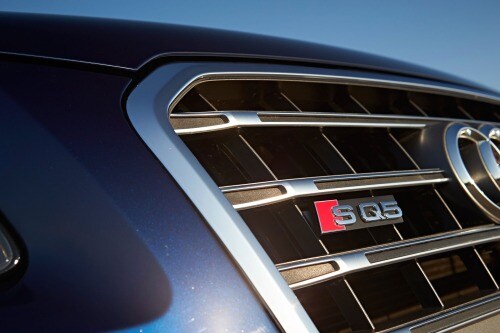 2016 Audi SQ5 3.0T Prestige quattro 4dr SUV Front Badge