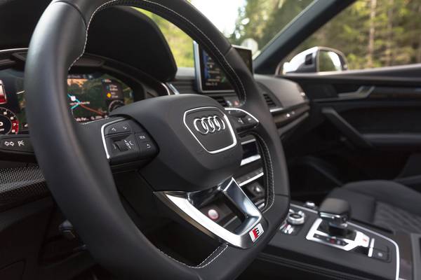 2019 Porsche Cayenne Vs 2019 Audi Sq5