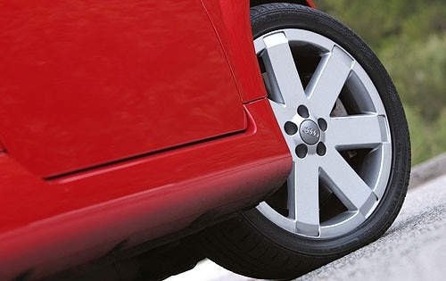2004 Audi TT 250hp quattro AWD Wheel Detail