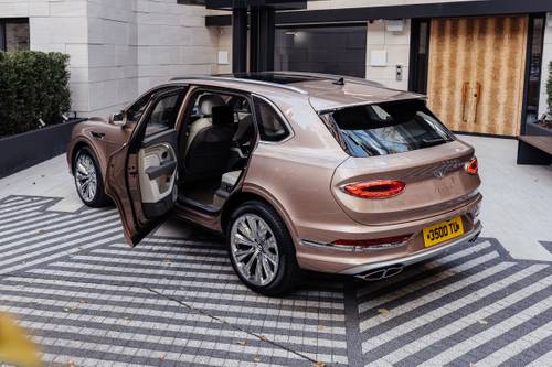2023 Bentley Bentayga EWB Azure V8 4dr SUV Exterior