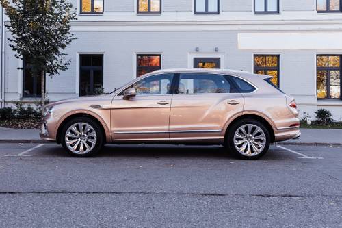 2023 Bentley Bentayga EWB Azure V8 4dr SUV Profile Shown