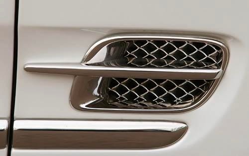 2011 Bentley Mulsanne Fender Vent Detail