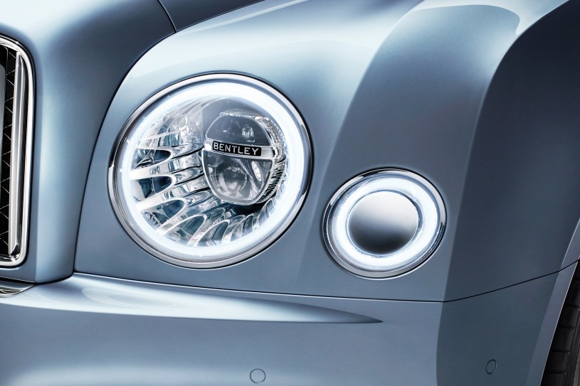 2016 Bentley Mulsanne Sedan Headlamp Detail