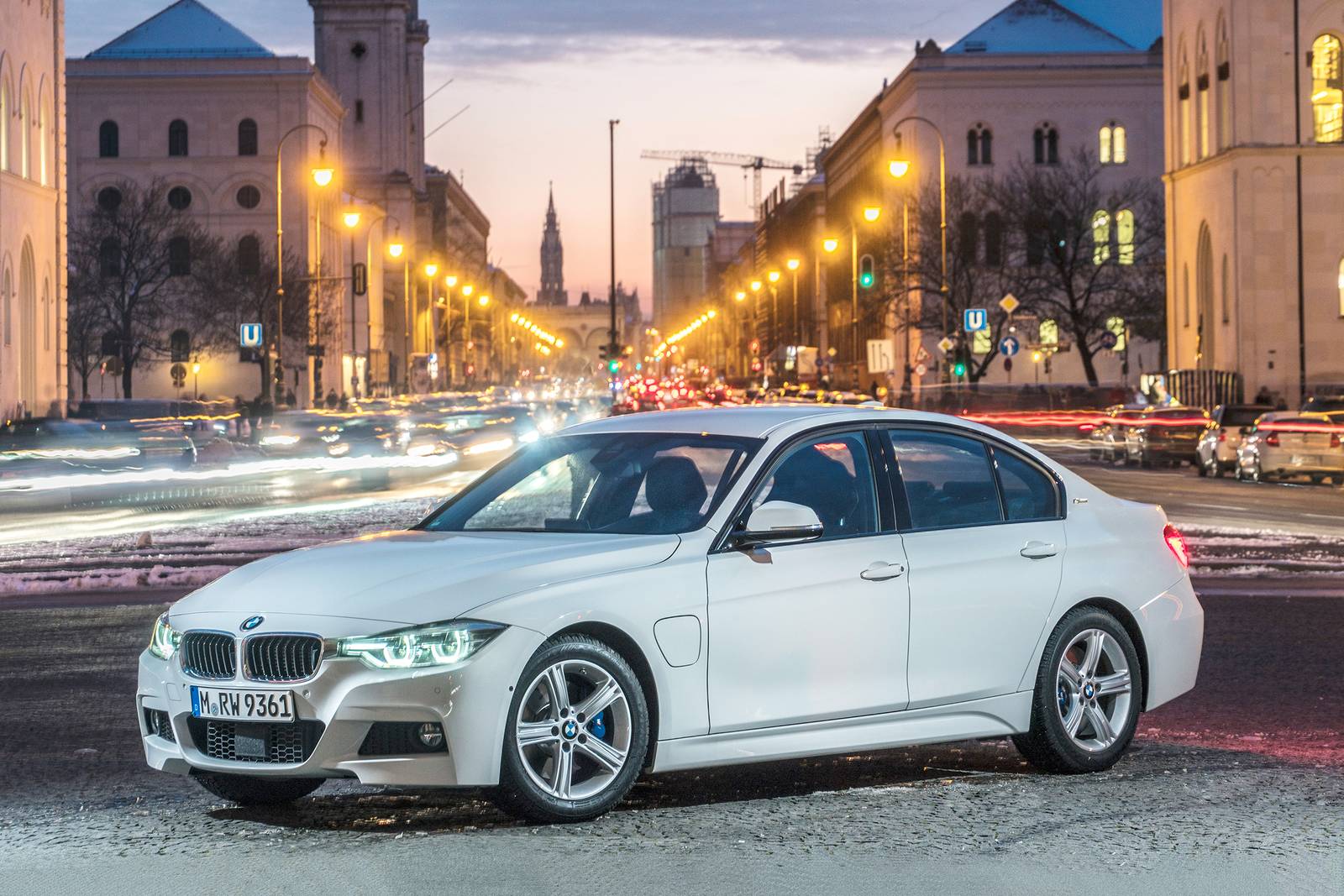 Marxistisch negatief Dakloos Used 2018 BMW 3 Series Hybrid Review | Edmunds