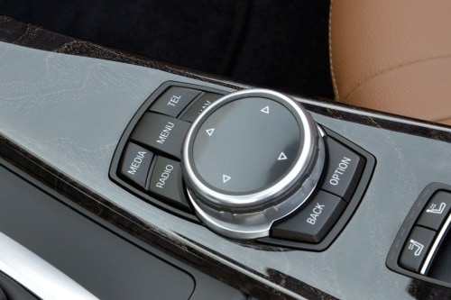2017 BMW 4 Series 440i Convertible Aux Controls. Luxury Line Package Shown.