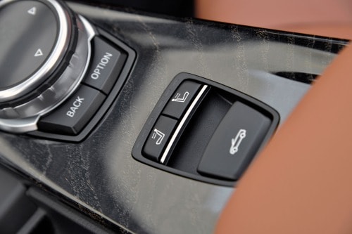 2017 BMW 4 Series 440i Convertible Interior Detail. Luxury Line Package Shown.
