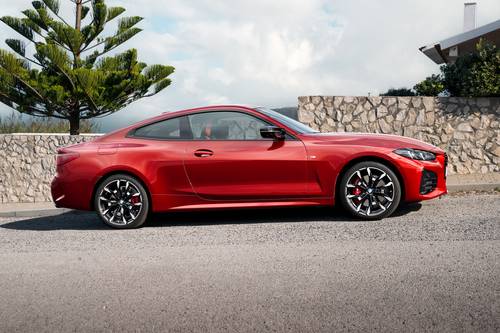 2026 BMW 4 Series M440i Coupe Profile Shown
