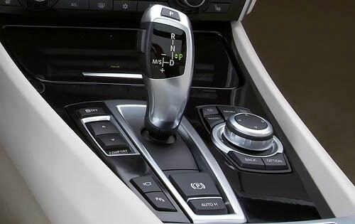 2011 BMW 5 Series Gran Turismo Shifter Detail