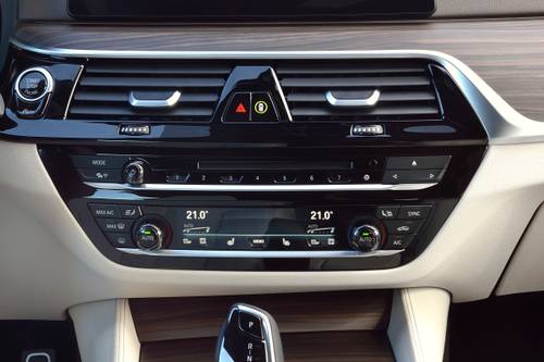 BMW 6 Series Gran Turismo 640i xDrive 4dr Hatchback Center Console