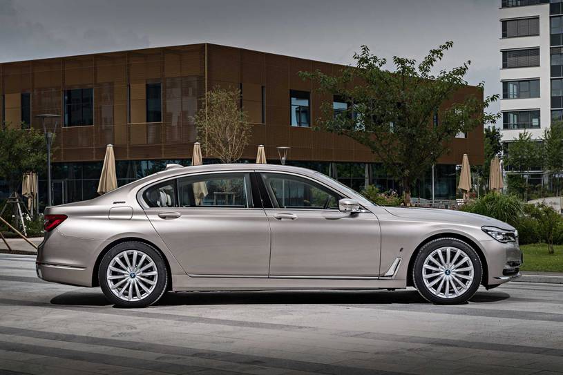 BMW 7 Series 740e xDrive iPerformance Sedan Exterior BMW 7 Series 740e xDrive iPerformance Sedan Exterior