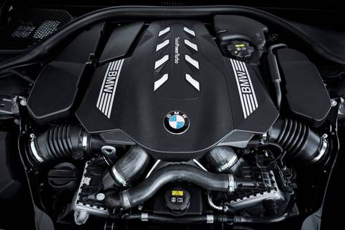 BMW 7 Series 750i xDrive Sedan 4.4L V8 Turbo Engine